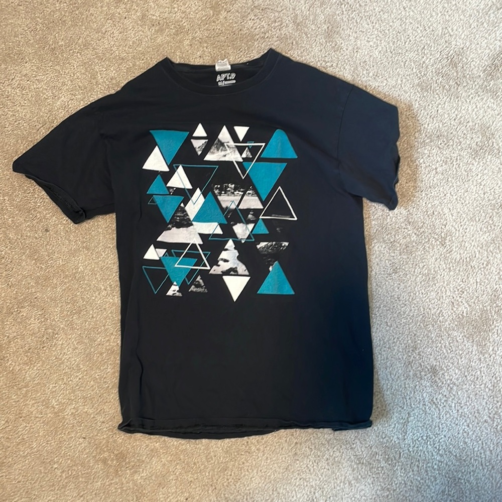 black shape t-shirt